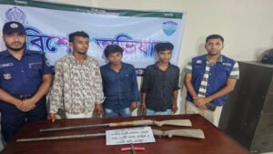 রাঙ্গুনিয়ায় ২টি দেশীয় বন্দুক ও কার্তুজসহ তিনজনকে আটক