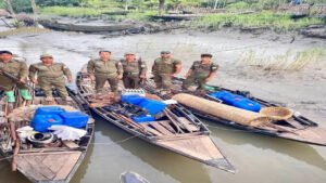 সুন্দরবনে বন-বিভাগের অভিযান বিপুল পরিমাণ বিষ ও শুটকি তৈরির সরঞ্জাম উদ্ধার