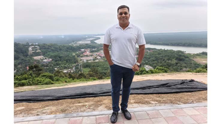 ভুয়া ওষুধের তথ্য চাওয়ায় সাংবাদিককে পুঁতে ফেলার হুমকি