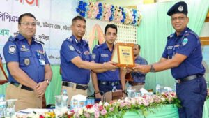 কুমিল্লা দাউদকান্দি থানার সাফল্যের মুকুটে নতুন পালক, শ্রেষ্ঠ ওসি পলাশ