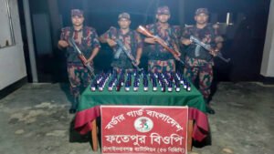 চাঁপাইনবাবগঞ্জ বিজিবির অভিযানে ৯৬ বোতল ভারতীয় এস্কাফ সিরাপ জব্দ