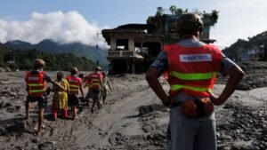 নেপালে ভয়াবহ দুর্যোগে মৃতের সংখ্যা ৮০০ ছাড়িয়েছে