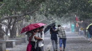 বাড়ছে বৃষ্টির প্রবণতা, বিভিন্ন অঞ্চলে ভারী বর্ষণের শঙ্কা