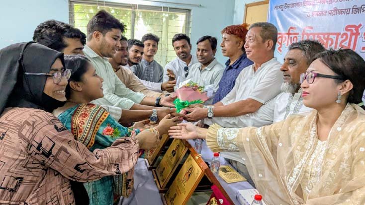 লংগদুতে জিপিএ-৫ প্রাপ্ত কৃতি শিক্ষার্থীদের সংবর্ধনা