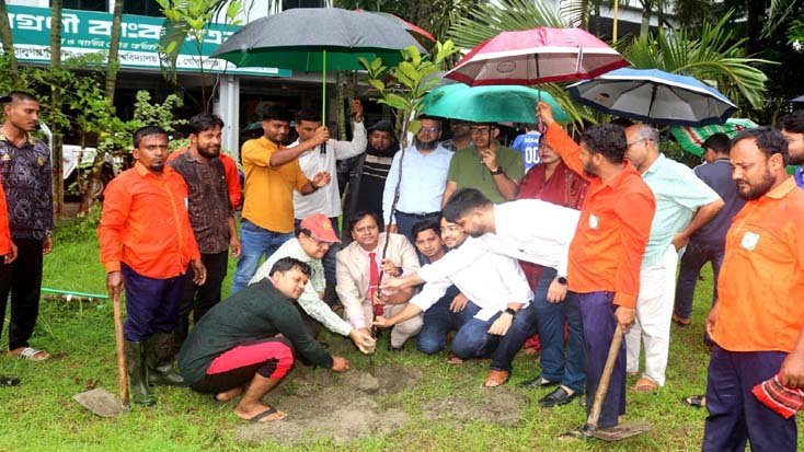 গোপালগঞ্জ বিজ্ঞান ও প্রযুক্তি বিশ্ববিদ্যালয়ে সপ্তাহ ব্যাপী বৃক্ষরোপণ কর্মসূচির উদ্বোধন